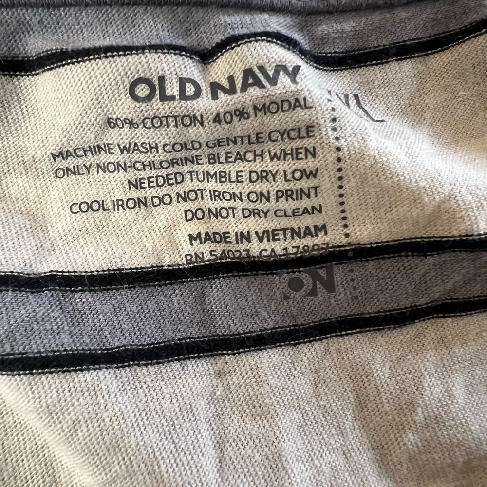 NWOT Old Navy Women’s Black and White Striped Tank Top - Picture 4 of 7